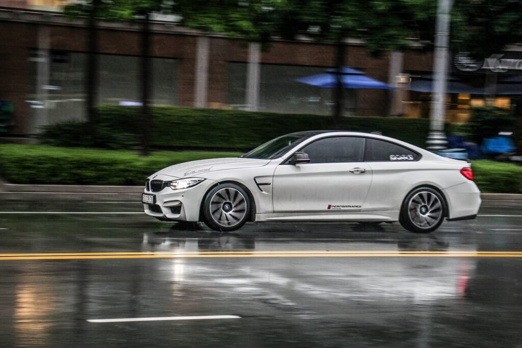 car, street, rain-5795130.jpg